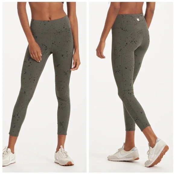 Vuori- Women’s Stride Legging in Oregano Splatter- Small
